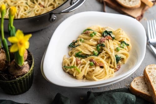 Rezept für Frühlingspasta mit Bärlauch und Limburger. Kölscher Bärlauch trifft auf Allgäuer Limburger Original. In 20 Minuten Fix auf dem Tisch.