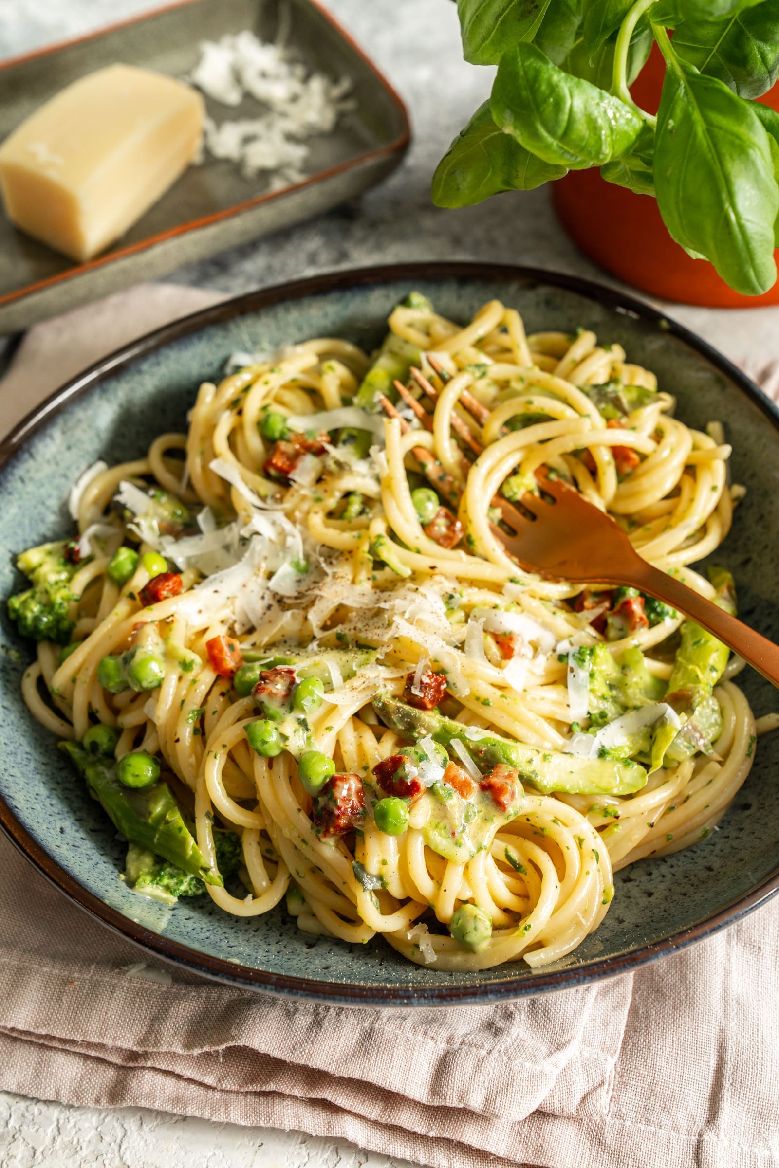 Carbonara mit grünem Gemüse, cremig und in 30 Minuten fertig
