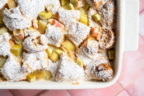 Cremiger Rhabarber Auflauf mit Croissants | einfach, fertig in 60 Minuten 3 Rezept für Rhabarber-Croissant-Auflauf. Armer Ritter mal ganz anders. Und in der Rhabarbersaison perfekt für den RhabarberBoom.