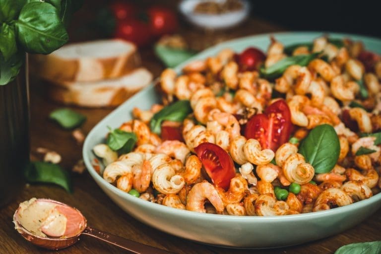 Grillen & Sommerküche: Unsere besten Rezepte für die Grillsaison 16 Nudelsalat Kerrygold 19 | Sommer, Sonne, offenes Feuer: Hier findest du unsere besten Grillrezepte und Ideen für die Sommerküche – von zarten Spareribs über saftige Burger bis zu Salaten, Dips und frisch gebackenem Grillbrot. Alles vielfach erprobt, gelingsicher und mit dem gewissen Twist.