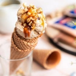 Eis selber machen – Eiscreme, Sorbet & Eisdesserts von A bis Z 3 Rezept für Nusseis. Ganz einfach von Hand zubereitet. Ihr benötigt keine Maschine dafür. Ihr könnt es sogar vegan herstellen. Unser Tip im Rezept.