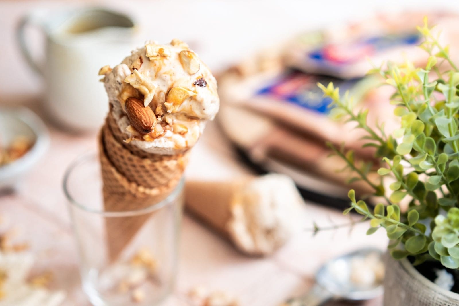 Unser nussigstes Nusseis | 4 Nusssorten und ohne Eismaschine 3 Rezept für Nusseis. Ganz einfach von Hand zubereitet. Ihr benötigt keine Maschine dafür. Ihr könnt es sogar vegan herstellen. Unser Tip im Rezept.