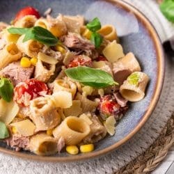 Tuna Pasta 13 | Es gibt kaum etwas, das so zuverlässig glücklich macht wie ein Teller Pasta – oder ein cremiges Risotto. Kein Wunder, dass diese Gerichte bei uns ständig auf dem Tisch stehen.