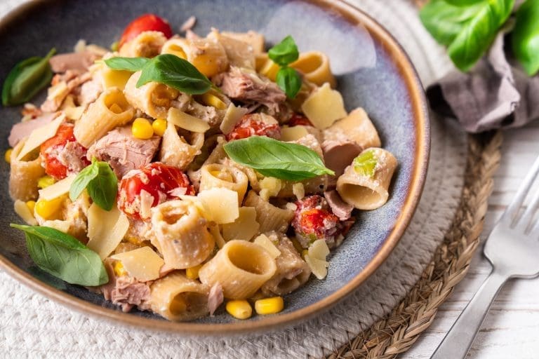 Tuna Pasta 13 | Es gibt kaum etwas, das so zuverlässig glücklich macht wie ein Teller Pasta – oder ein cremiges Risotto. Kein Wunder, dass diese Gerichte bei uns ständig auf dem Tisch stehen.