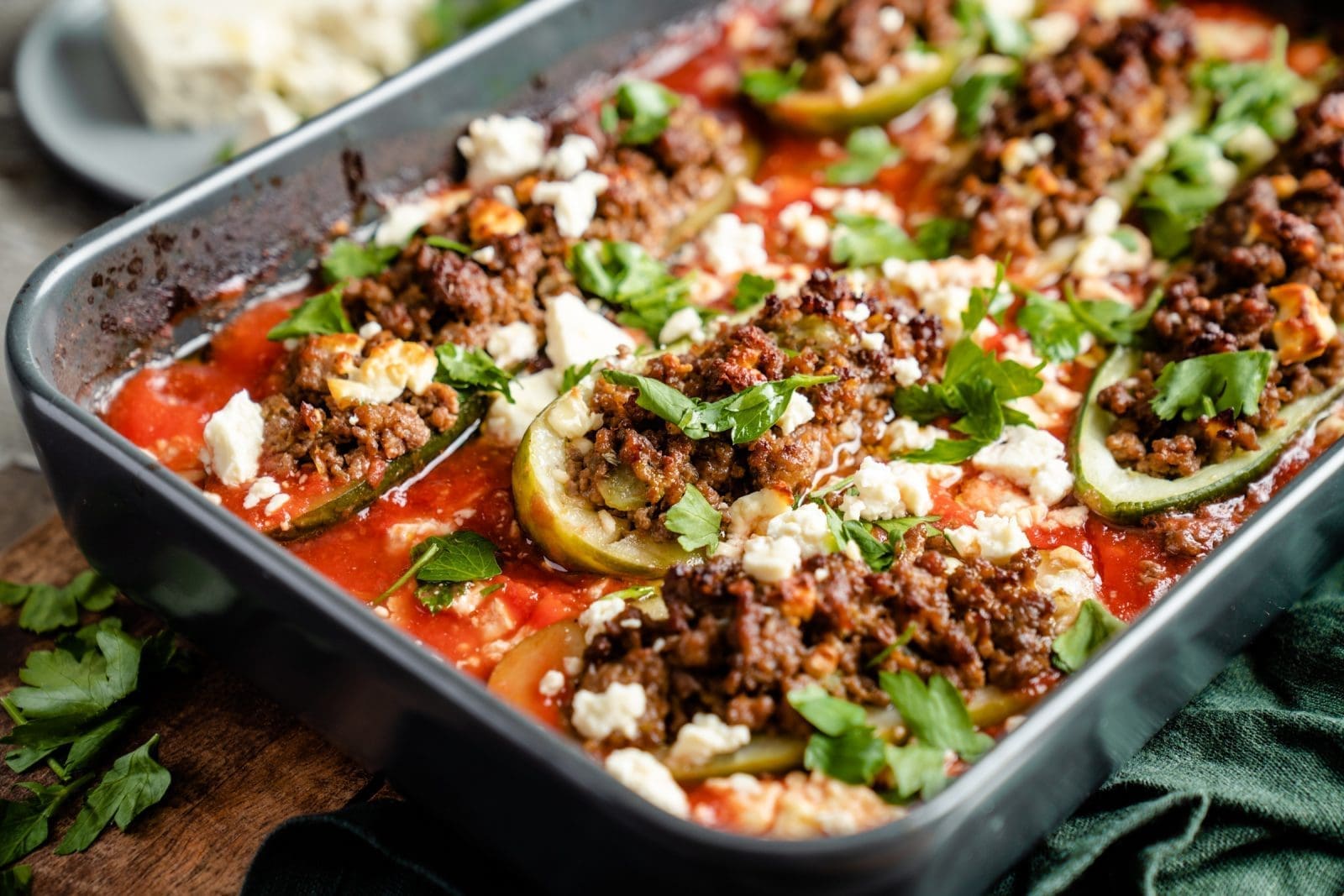 Saftige Gefüllte Gurken mit Hack und Feta 9 Rezept für gefüllte Gurke, mit Hack und Feta. Zur Gurkensaison haben wir die noch kleinen Gurken aus Muddis Garten dafür verwendet. Yummy!