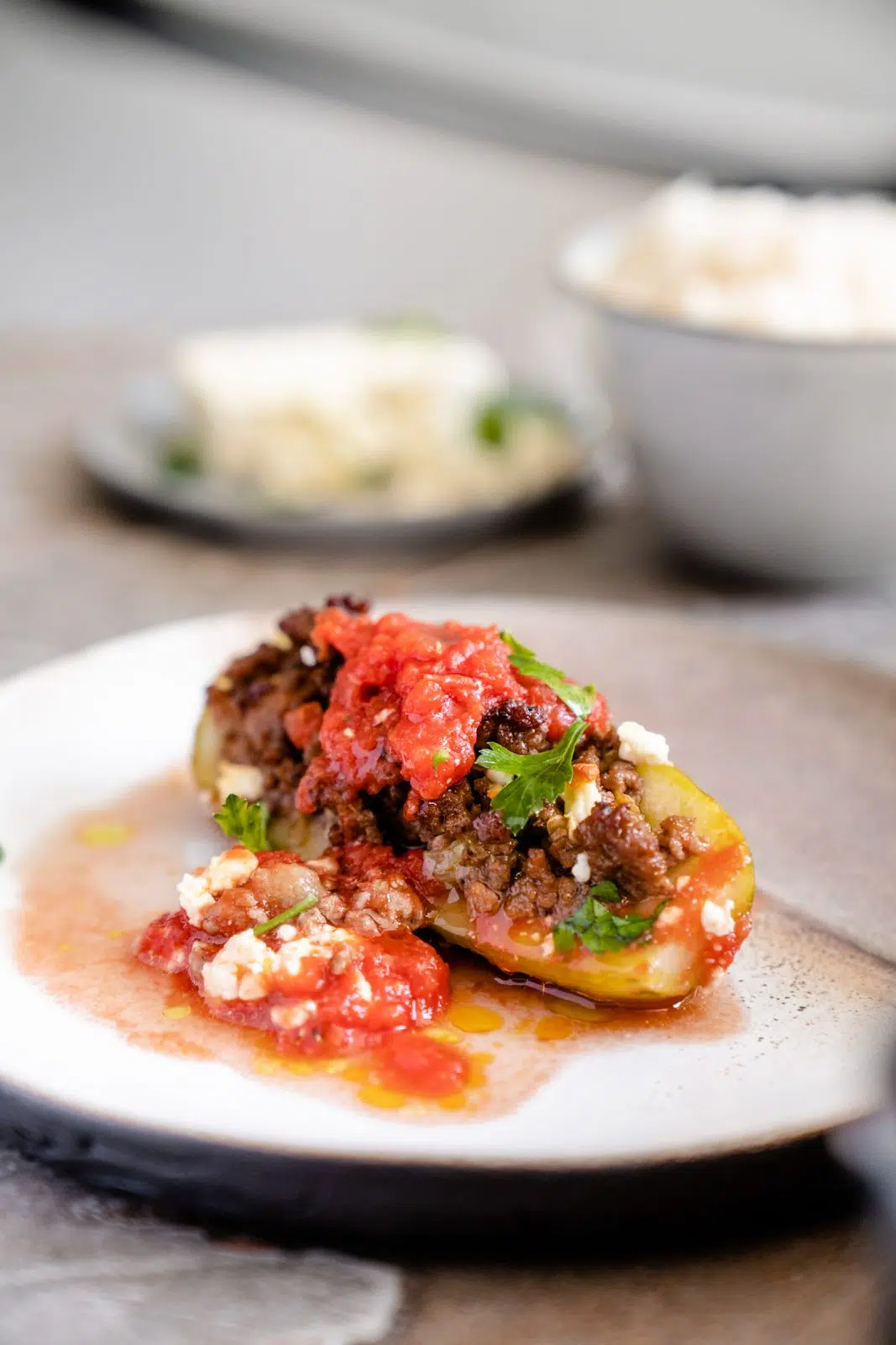Saftige Gefüllte Gurken mit Hack und Feta 3 Rezept für gefüllte Gurke, mit Hack und Feta. Zur Gurkensaison haben wir die noch kleinen Gurken aus Muddis Garten dafür verwendet. Yummy!