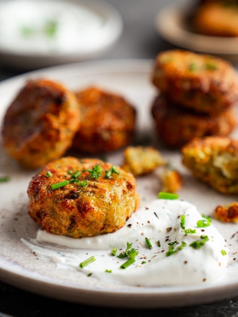 Kartoffelkuechlein Tefal 14 | Erst waren wir skeptisch, dann hat die Heißluftfritteuse unsere Küche erobert: knusprig wie frittiert, aber mit einem Bruchteil des Öls – und schneller als der Backofen. Kein Wunder, dass „Entenbrust aus dem Airfryer“ zu unseren meistgesuchten Rezepten gehört.