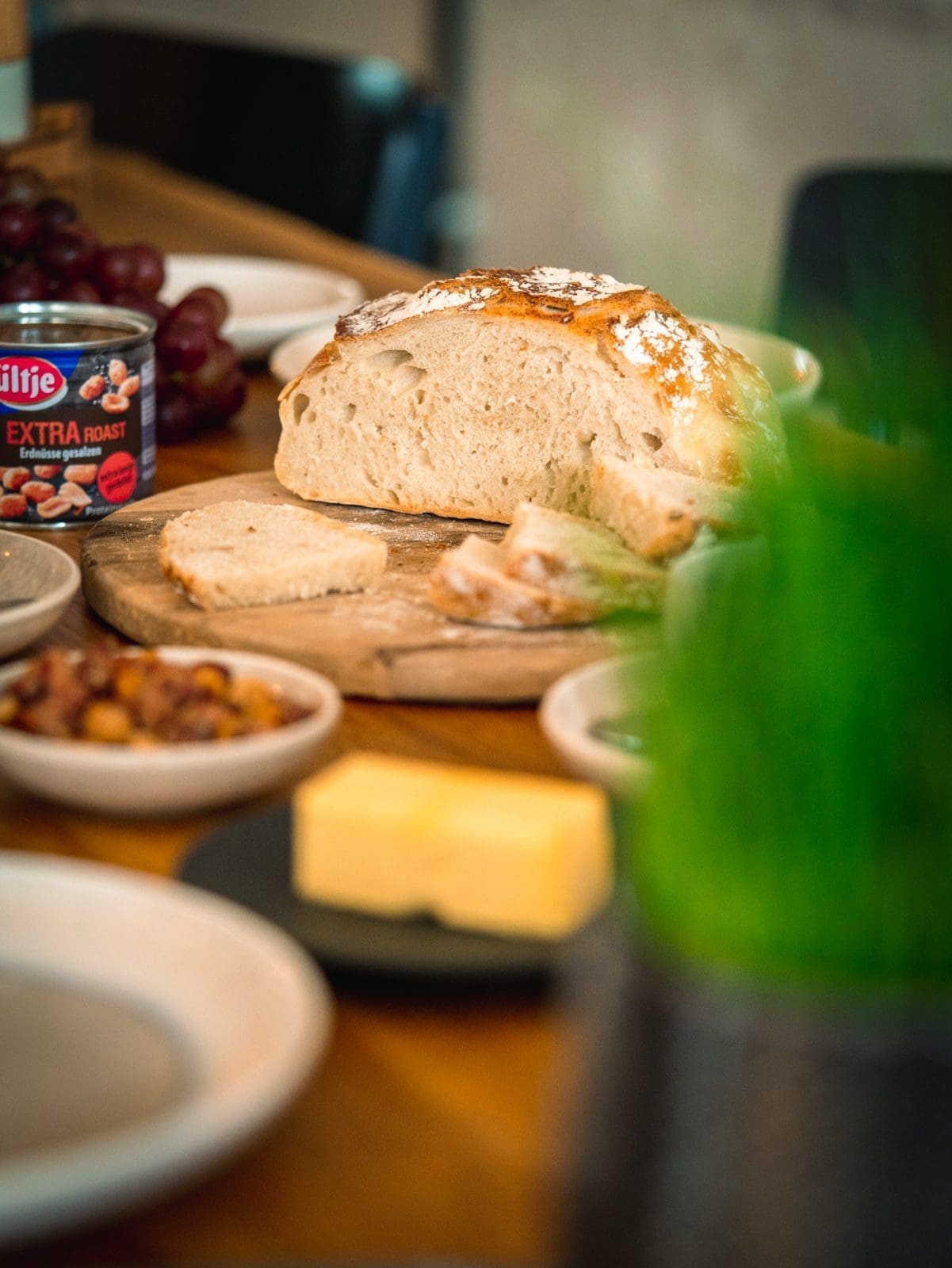 Rezept für schnelles Brotzeit-Brot. Wenige Minuten kneten, 1 gute Stunde gehen und dann gebacken. Schneller geht's nicht bis zum Schlemmen.