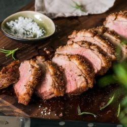 Knusprige Entenbrust aus der Heißluftfritteuse 5 Entenbrust EasyFry Tefal 13 | Knusprige Entenbrust aus der Heißluftfritteuse. Geht es Euch da genauso, wie mir?! Sobald ich daran denke, würde ich am liebsten sofort eine auf dem Teller haben. Schon bei meinen ersten Besuchen von chinesischen Restaurants war ganz schnell die M17 mein Favorit. Klar. Das ist natürlich „knusprige Ente süß-sauer“. Heute esse ich sie am allerliebsten zu Hause und selber zubereitet. Gerade vor 2 Wochen haben Saschas Eltern Entenbrust für uns gemacht. Warum wir unsere immer in der Easy Fry von Tefal zubereiten, das hat gleich mehrere Gründe.