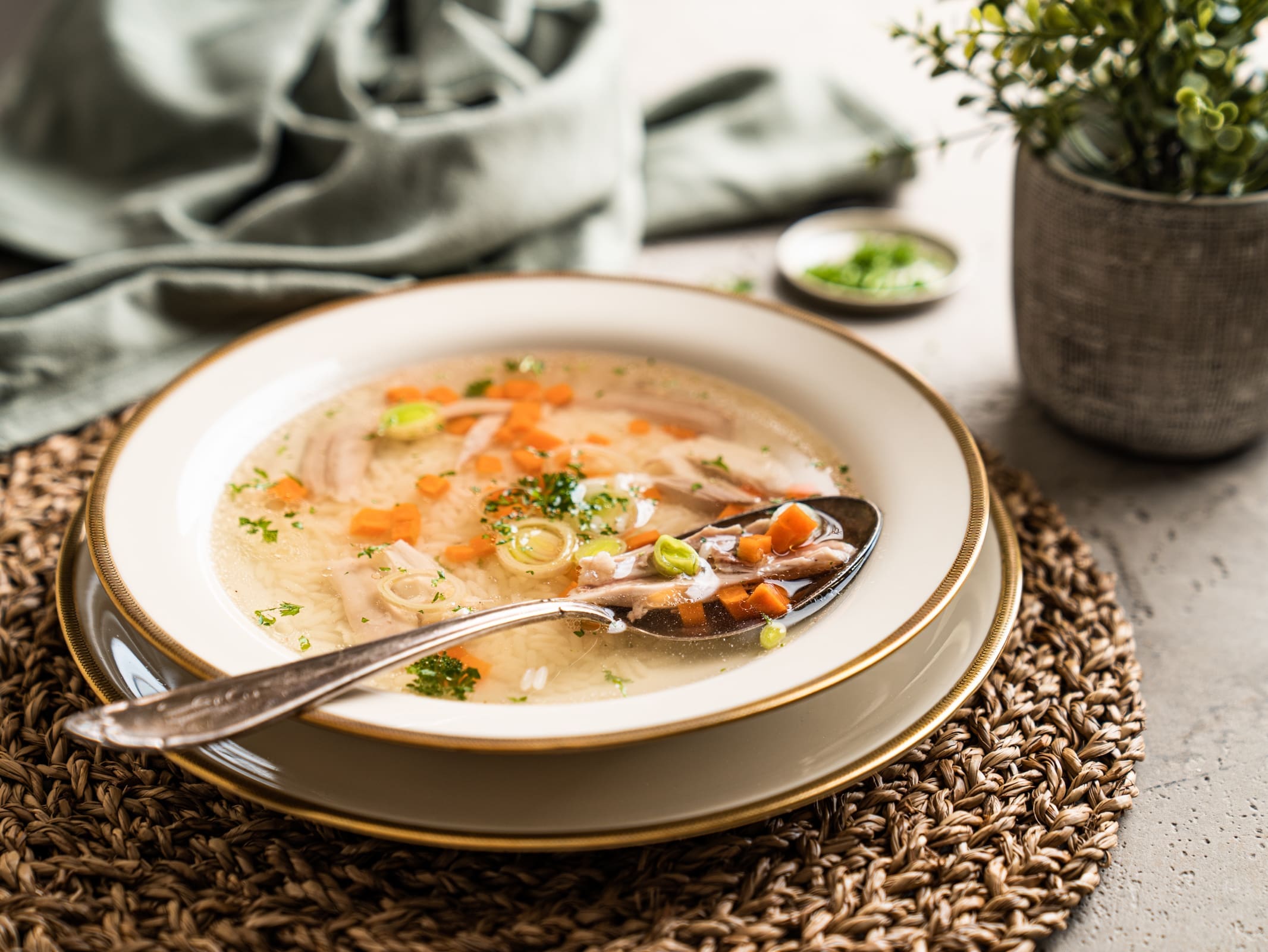Oma Lores Hühnersuppe | Nicht nur für die kalten Tage!