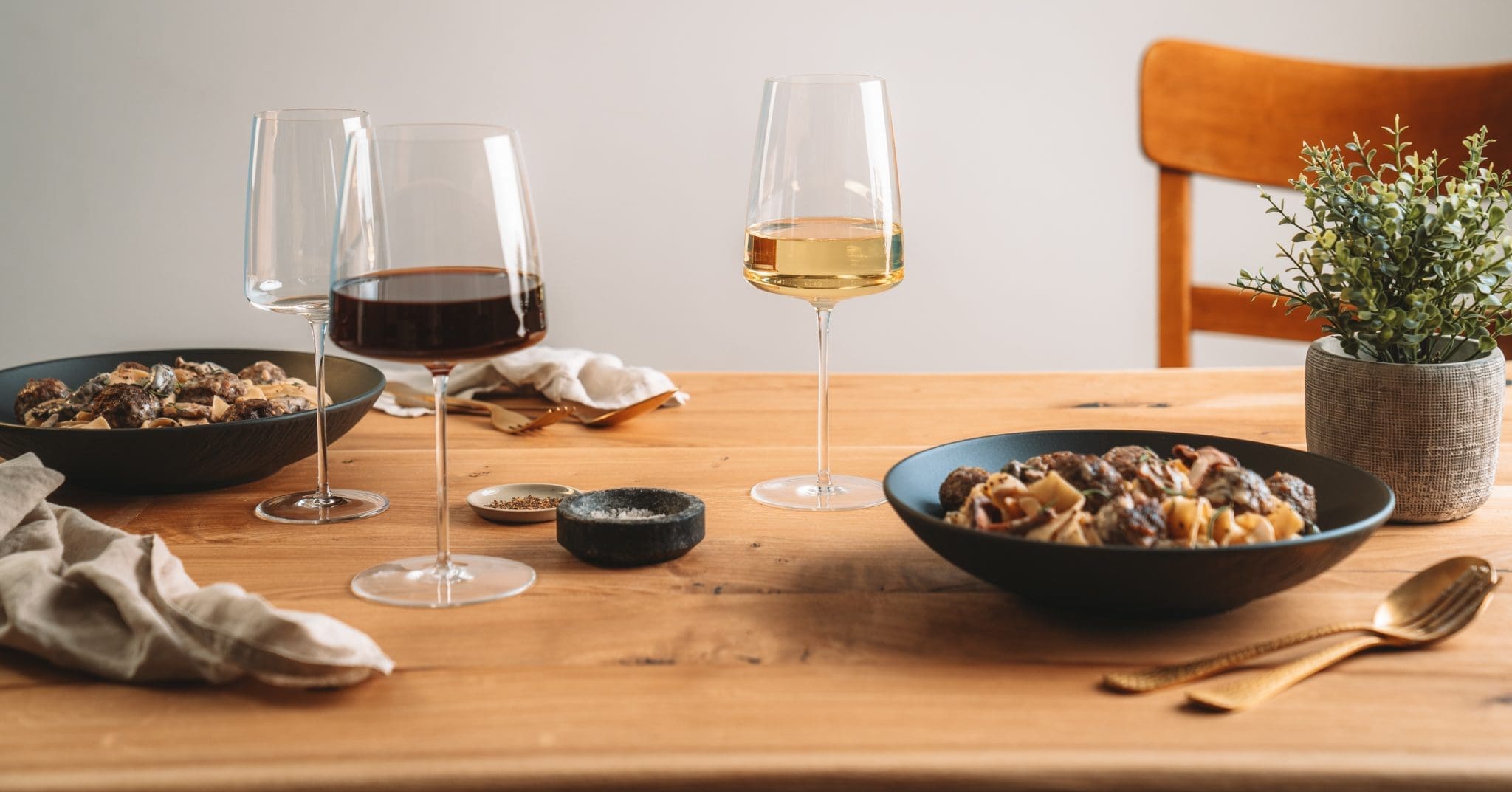 Cremige Pasta mit Pilzen und Wildhack-Bällchen 2 Rezept für cremige Pasta mit Pilzen und Wildhack-Bällchen. Ein perfektes Pastarezept für jeden Anlass und vor allem zu einem guten Glas Wein.