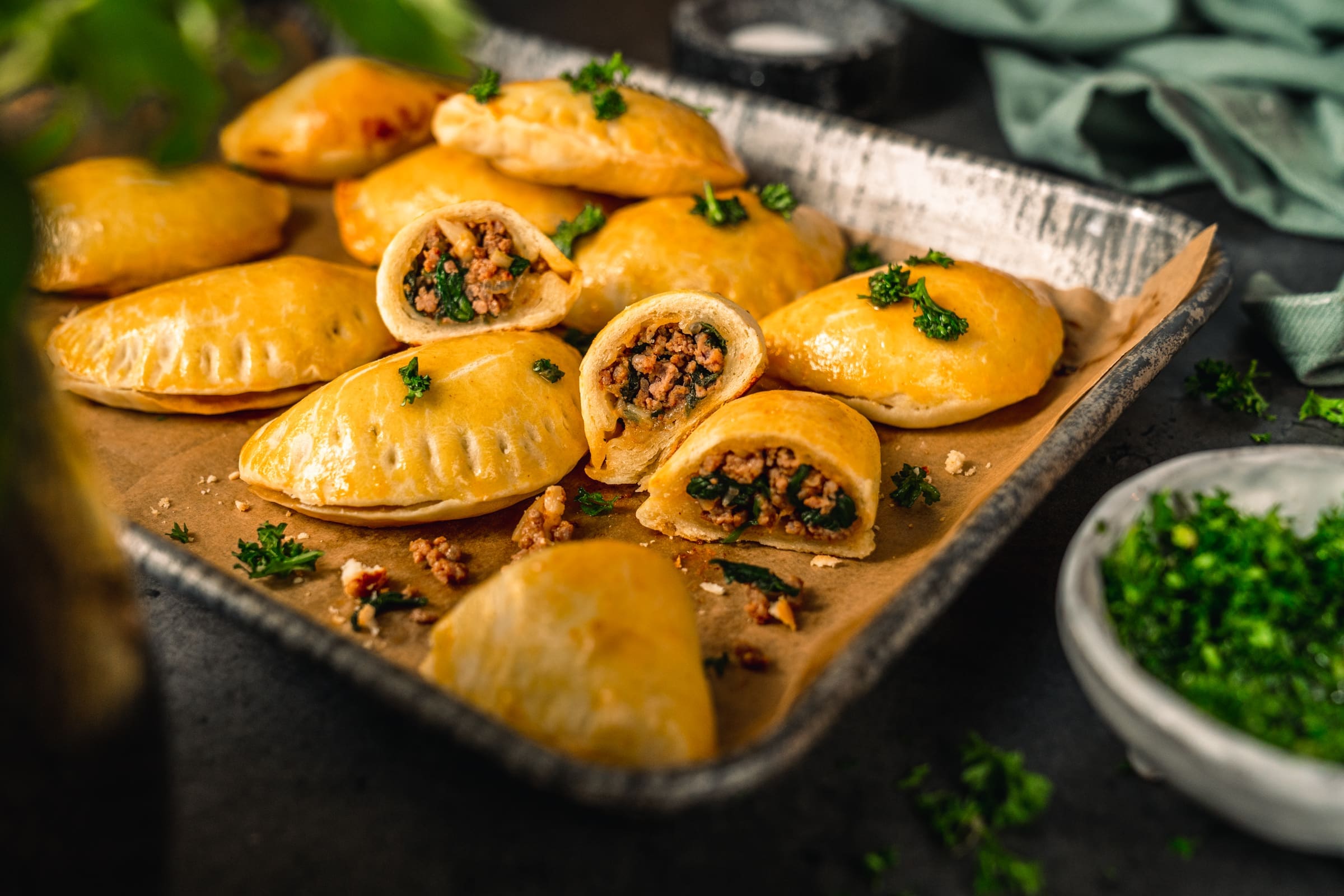 Saftige Empanadillas mit Hack-Spinatfüllung | Die perfekten Party-Snacks 2 Saftige Empanadillas mit Hack-Spinatfüllung | Die perfekten Party-Snacks