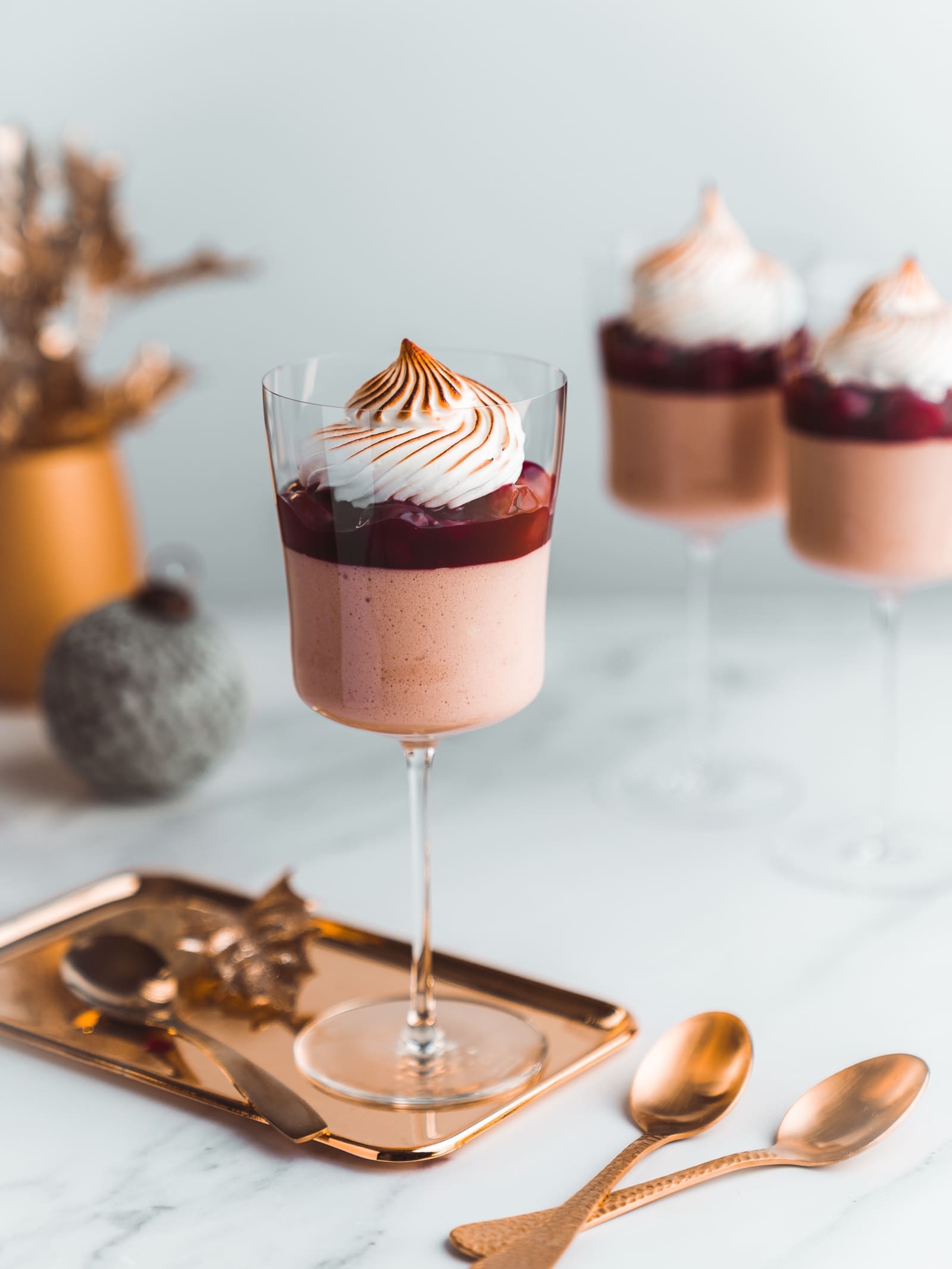 Rotweinmousse Zwiesel 12 | Die Weihnachtszeit ohne die richtigen Plätzchen? Unvorstellbar! Wir präsentieren unsere 5 liebsten Klassiker, die in keiner Weihnachtsbäckerei fehlen dürfen: von Spritzgebäck bis Lebkuchen – inklusive Rezepttipps!