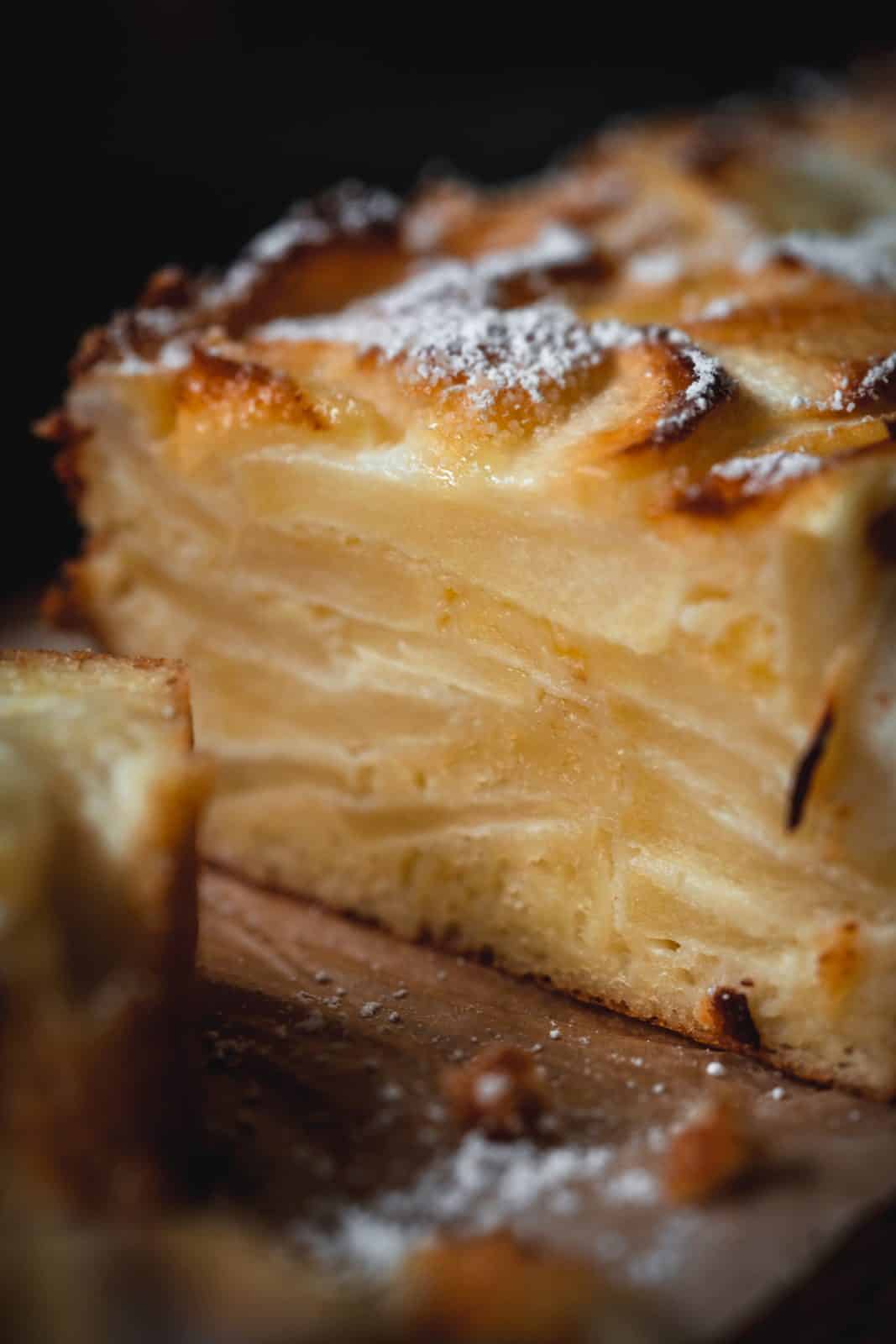 Rezept für Eierkuchen mit Äpfeln. Super schnell vorbereitet, in 35 Minuten gebacken. Perfekt für einfach Zwischendurch. Kalt oder Warm genießen.