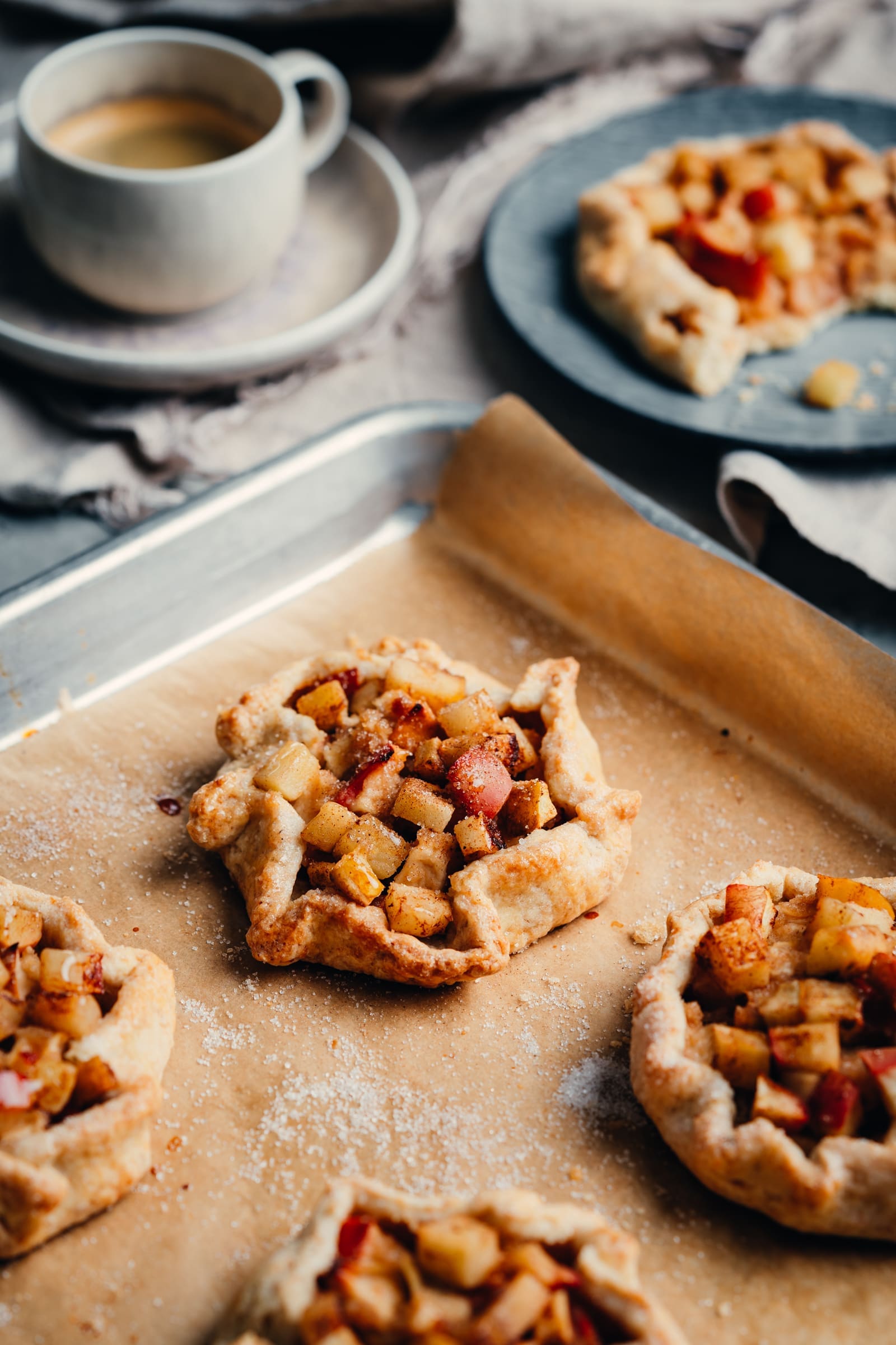 Mini-Galettes mit Apfel | Klein, lecker, vegan und fix auf dem Tisch! 3 Rezept für schnelle vegane Mini-Galettes für den spontanen Kuchenhunger. Perfekt auch für kleine Mengen!