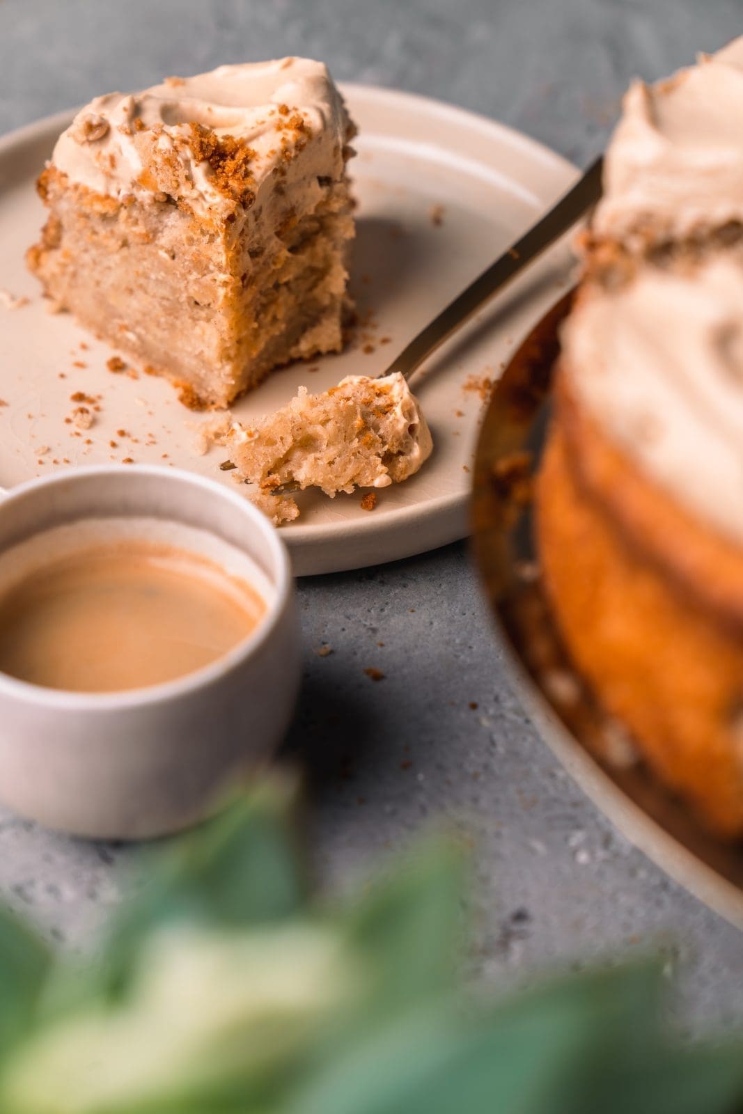 Saftiger Apfelkuchen mit Biscoff-Creme | cremig karamellig unwiderstehlich 4 Unser Apfelkuchen ist so saftig, dass er dich umhaut - und die cremige Biscoff-Creme darauf? Das ist einfach nur der Hammer! Also schnapp dir deine Backform und los geht's - wir zeigen dir, wie man diesen leckeren Apfelkuchen backt!