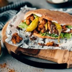 Saftiges Putengyros aus der Pfanne 7 Rezept für saftiges Putengyros aus der Pfanne. Das selbstgemachte Gyros-Gewürz ist die Basis für die leichtere Gyros-Variante. Schnell und leicht!