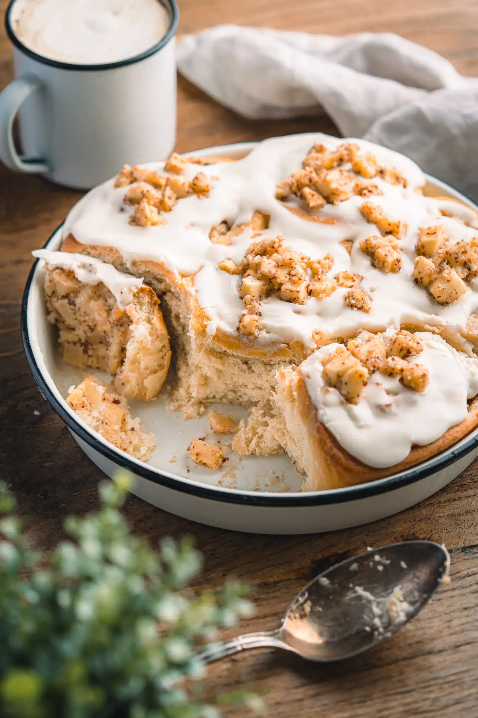 Luftige Apfelschnecken mit Zimt und Mandeln
