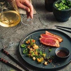 Miso-glasierter Thunfisch | Asien trifft Portugal 9 Rezept für Miso-glasiertem Thunfisch. Ob als Vorspeise oder zum Hauptgang. Ein perfektes Match: Asien trifft Portugal.