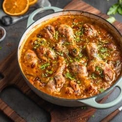 Orangenhähnchen | Ein sommerliches Schmorgericht 9 Rezept für Orangenhähnchen. Unser Klassiker ist ein Schmorgericht, das auch im Sommer immer perfekt passt. Fruchtig und lecker zart.