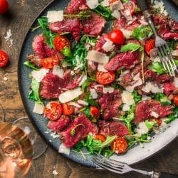 Tagliata di Manzo | und ein Glas Chiaretto di Bardolino g.U. 5 Rezept für Tagliata di Manzo. Einer unserer italienischen Favoriten. In weniger, als 30 Minuten zubereitet und perfekt zu einem Rosé aus Venetien.