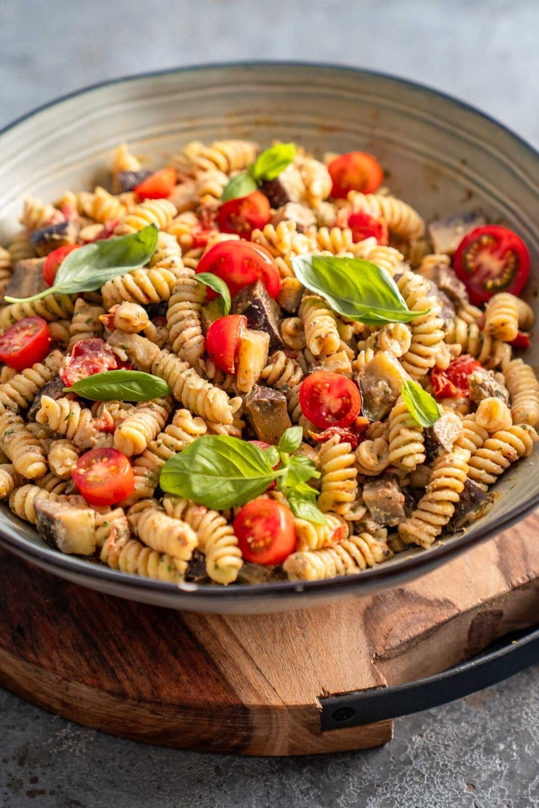Mediterraner Nudelsalat mit Ofengemüse & Ricotta-Dressing. Ideal zum Grillen oder als leichtes Hauptgericht. Euer neues Lieblingsrezept!