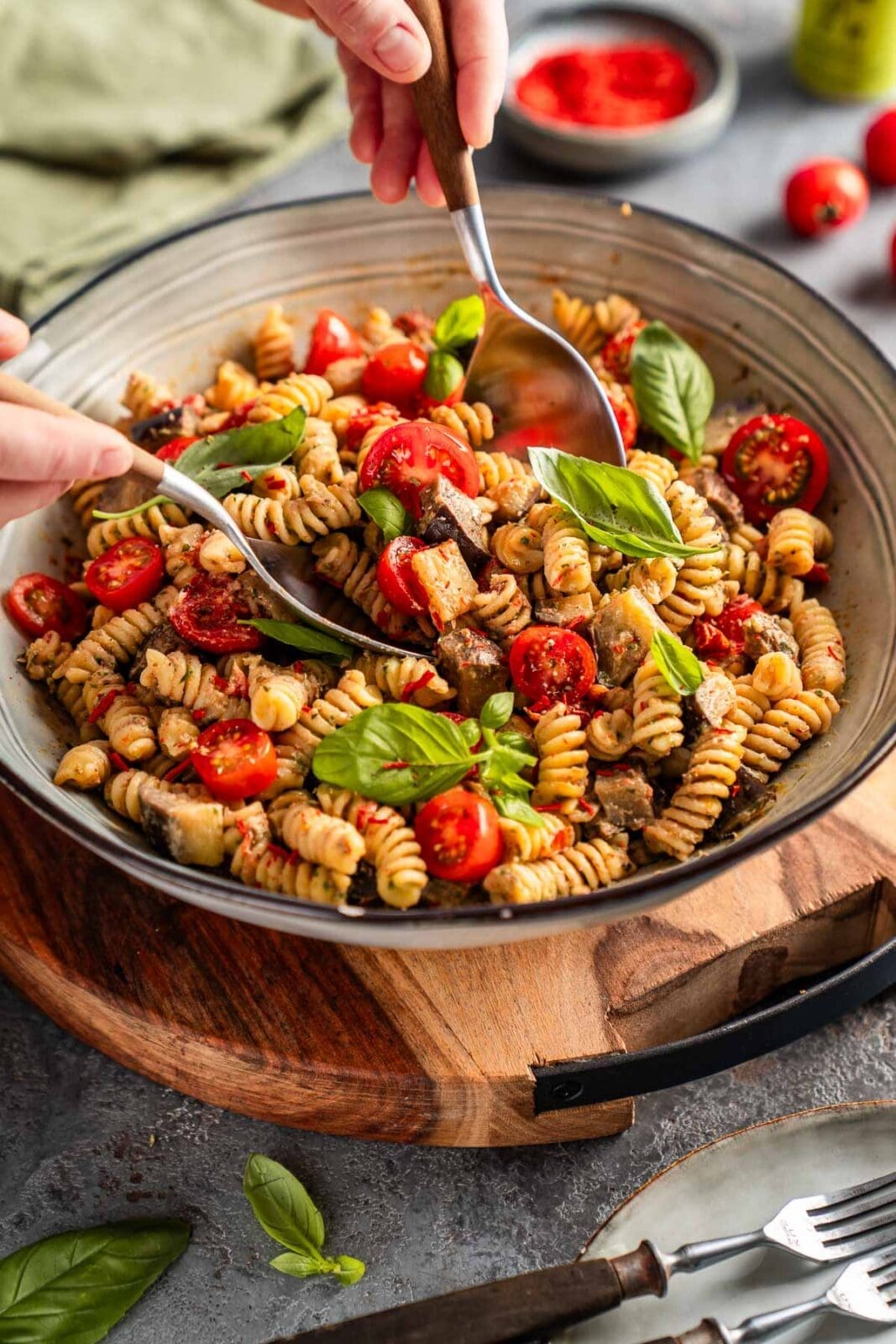 Mediterraner Nudelsalat | Die Grillsaison kann kommen! 2 Mediterraner Nudelsalat mit Ofengemüse & Ricotta-Dressing. Ideal zum Grillen oder als leichtes Hauptgericht. Euer neues Lieblingsrezept!