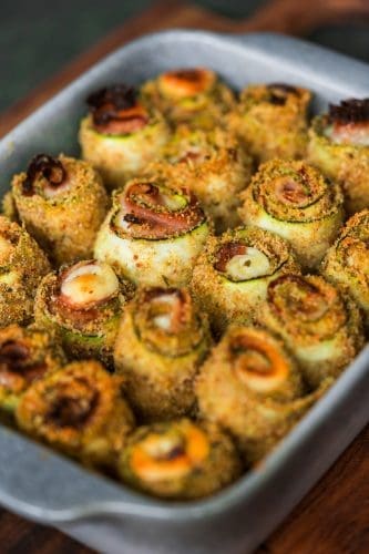 Kräuter-Spritz | unser perfekter Sommerdrink 3 Zucchiniröllchen mit Schinken & Käse. Als Partysnack oder mit Tomatensauce eine leckere Vorspeise.