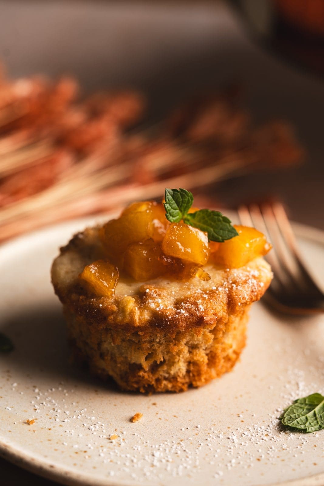 Rezept für schnelle und saftig leckere Apfel-Käsekuchen Muffins. Apfel und eine Frischkäsefüllung im Muffin ist doch einfach das Beste, oder?!