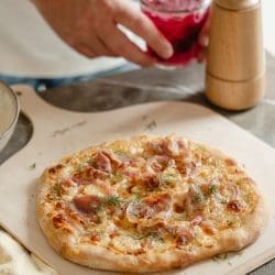 Ferienhaus Dänemark Guide: Regionen, Tipps & persönliche Erfahrungen 21 Kartoffelpizza Daenemark 3 | In diesem Ferienhaus Dänemark Guide teilen wir unsere Erfahrungen mit Ferienhäusern, geben euch Tipps zur Buchung, verraten euch, welche Region am besten zu euch passt. Natürlich gibt’s auch noch was Kulinarisches von uns: ein paar unserer liebsten Rezepte aus dem Ferienhausurlaub.