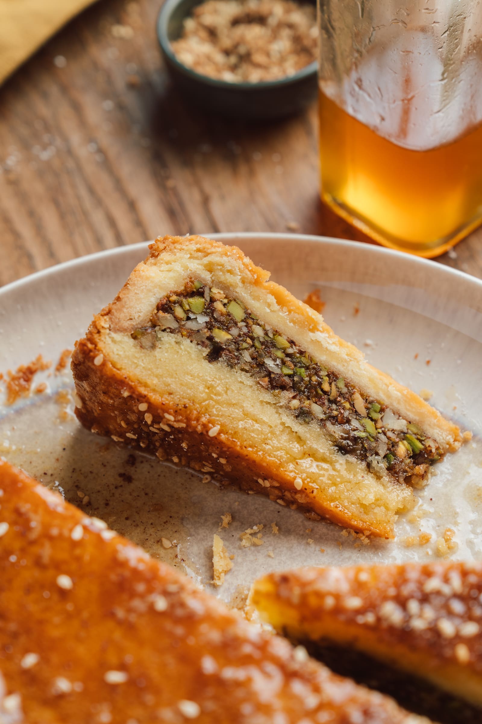 Rezept für eine Pistazien-Mandeltarte mit Orangensirup. Eine orientalisch angehauchte Mandeltarte, die perfekt auch als Dessert nach einem leckeren Essen geht.