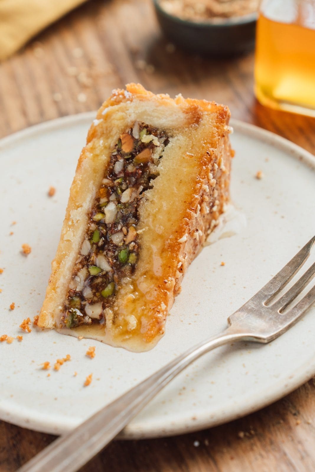 Rezept für eine Pistazien-Mandeltarte mit Orangensirup. Eine orientalisch angehauchte Mandeltarte, die perfekt auch als Dessert nach einem leckeren Essen geht.