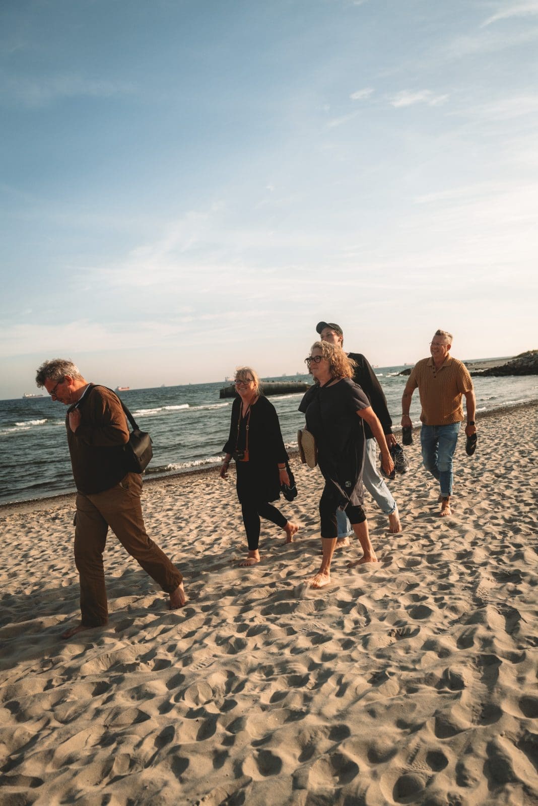 Die Jungs unterwegs in Skagen: Dänemarks Norden kulinarisch erleben! 5 Skagen 186 | Unsere letzte Reise mit VisitDenmark führte uns in die malerische Region Skagen in Dänemark, wo wir gemeinsam mit Andrea von Zimtkeks und Apfeltarte und Simone von S-Küche die lokale Küche, atemberaubende Natur und die herzliche Gastfreundschaft erleben durften. Getragen von der Sehnsucht nach neuen kulinarischen Entdeckungen, begann unser Abenteuer.