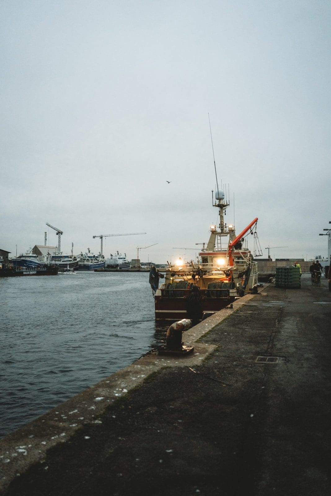 Die Jungs unterwegs in Skagen: Dänemarks Norden kulinarisch erleben! 6 Skagen 219 | Unsere letzte Reise mit VisitDenmark führte uns in die malerische Region Skagen in Dänemark, wo wir gemeinsam mit Andrea von Zimtkeks und Apfeltarte und Simone von S-Küche die lokale Küche, atemberaubende Natur und die herzliche Gastfreundschaft erleben durften. Getragen von der Sehnsucht nach neuen kulinarischen Entdeckungen, begann unser Abenteuer.