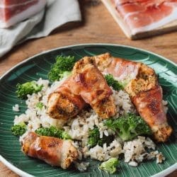 Hähnchen-Bites mit Südtiroler Speck g.g.A. 7 Rezept für mediterrane Hähnchen-Bites mit Broccoli-Reis. Die perfekte und leichte Mahlzeit für die Vorweihnachtszeit. Easy peasy zubereitet.