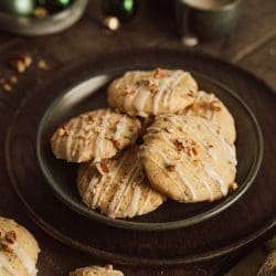 Rezept für Nussbutter Plätzchen. Unser 1. Rezept in diesem Jahr für Weihnachtsplätzchen. Und die "Nuss" ist direkt zweimal drin ... Überraschung!