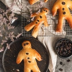 Unsere Weckmänner zu St. Martin | Lustige Backaktion mit den Kids 4 Rezept für unsere Weckmänner. Kann mit Groß und Klein vorbereitet und gebacken werden. Also ein Rezept für die ganze Familie.