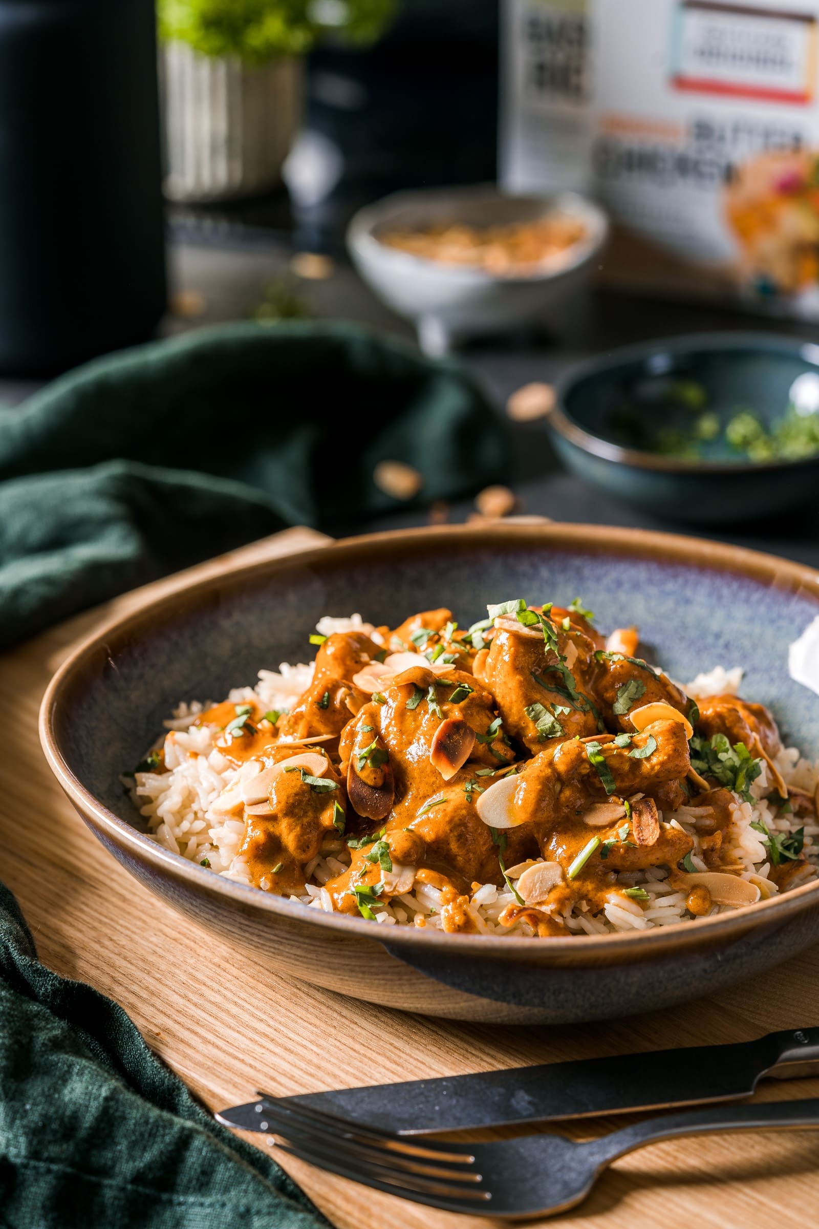 Cremiges Butter Chicken | Saschas indisches Lieblingsgericht 3 Rezept für cremiges Butter Chicken. Saschas Lieblingsgericht im indischen Restaurant. Ganz easy gemacht und in etwas mehr als 30 Minuten fix auf dem Tisch.