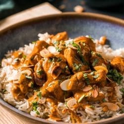 Cremiges Butter Chicken | Saschas indisches Lieblingsgericht 14 Rezept für cremiges Butter Chicken. Saschas Lieblingsgericht im indischen Restaurant. Ganz easy gemacht und in etwas mehr als 30 Minuten fix auf dem Tisch.