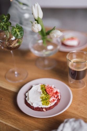 Rezept für leckere Red Velvet Cookies. Nicht nur zum Valentinstag sind unsere fixen Cookies eine gute Wahl.