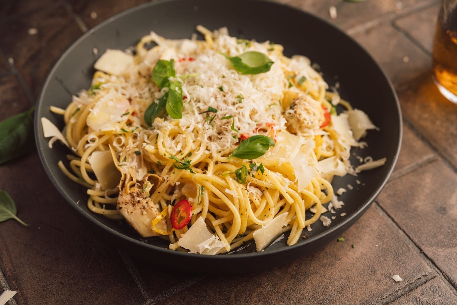 Rezept für Aglio olio mit Artischocken. Mit unserem Rezept habt ihr ne mega leckere Pasta einfach fix auf dem Tisch.