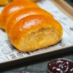 Süßkartoffel Einback | Unser süßes Frühstücksgebäck 11 Rezept für Süßkartoffel Einback. Luftig gebacken aus einem Hefeteig, der mit Süßkartoffelpüree hergestellt ist.