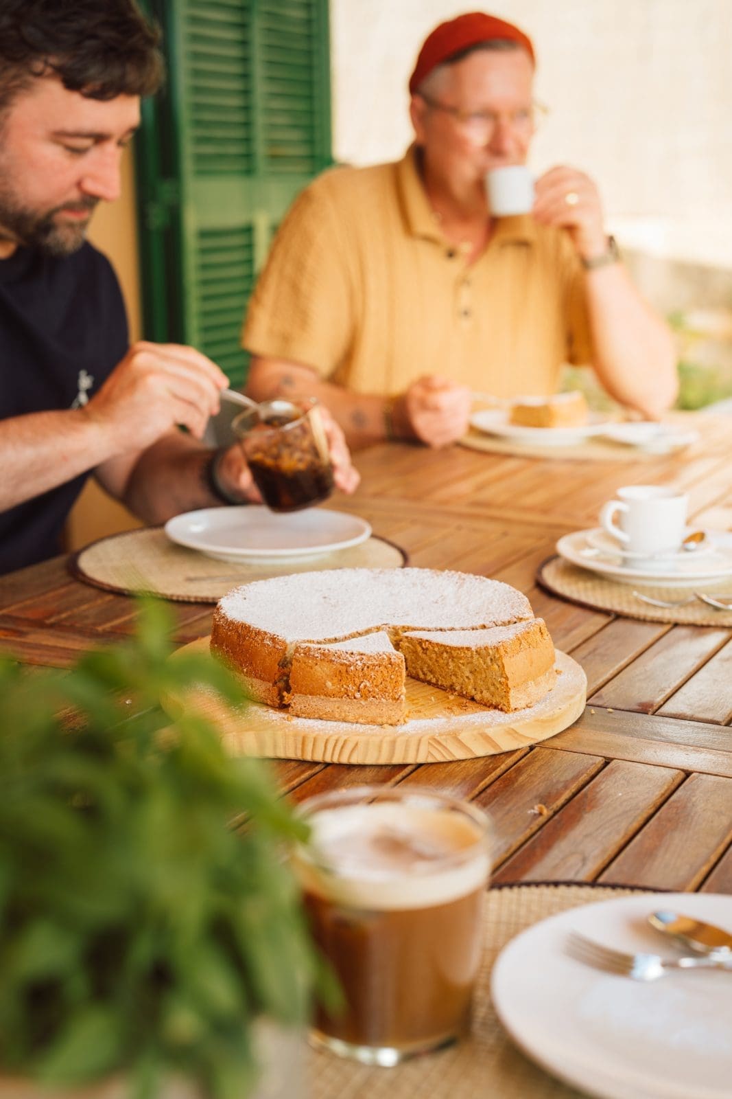 Saftiger mallorquinischer Mandelkuchen - Ein Rezept ganz ohne Mehl 8 Mallorquinischer Mandelkuchen 1 | Das Mandelkuchen-Rezept, das uns auf Mallorca begeistert hat! Wir zeigen euch, wie ihr diesen saftigen Klassiker ganz einfach zu Hause nachbacken könnt. So schmeckt der Urlaub!