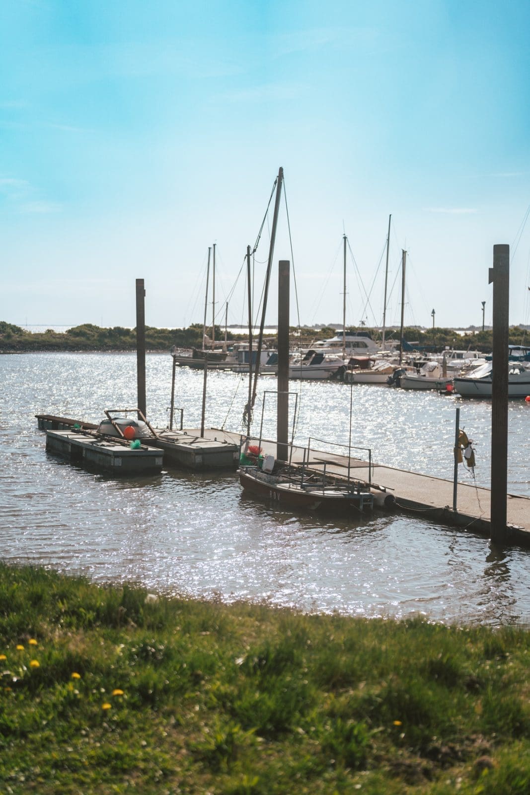 Fano Daenemark 40 | Willkommen zu unserem neuesten Reiseabenteuer in Dänemark! Es ging nach Fanø, einer wunerschönen Insel in der Nordsee vor der Westküste Dänemarks. Maja von moey's Kitchen, Simone von der S-Küche und wir waren sofort gepackt von der tollen Atmosphäre der Insel – eine Mischung aus unberührter Natur, historischen Dörfern und einer tief verwurzelten maritimen Geschichte. Fanø ist ein Ort, an dem die Zeit stillzustehen scheint und die Hektik des Alltags in ganz ganz weite Ferne rückt. UND auf der man ausgezeichnet Schlemmen kann!