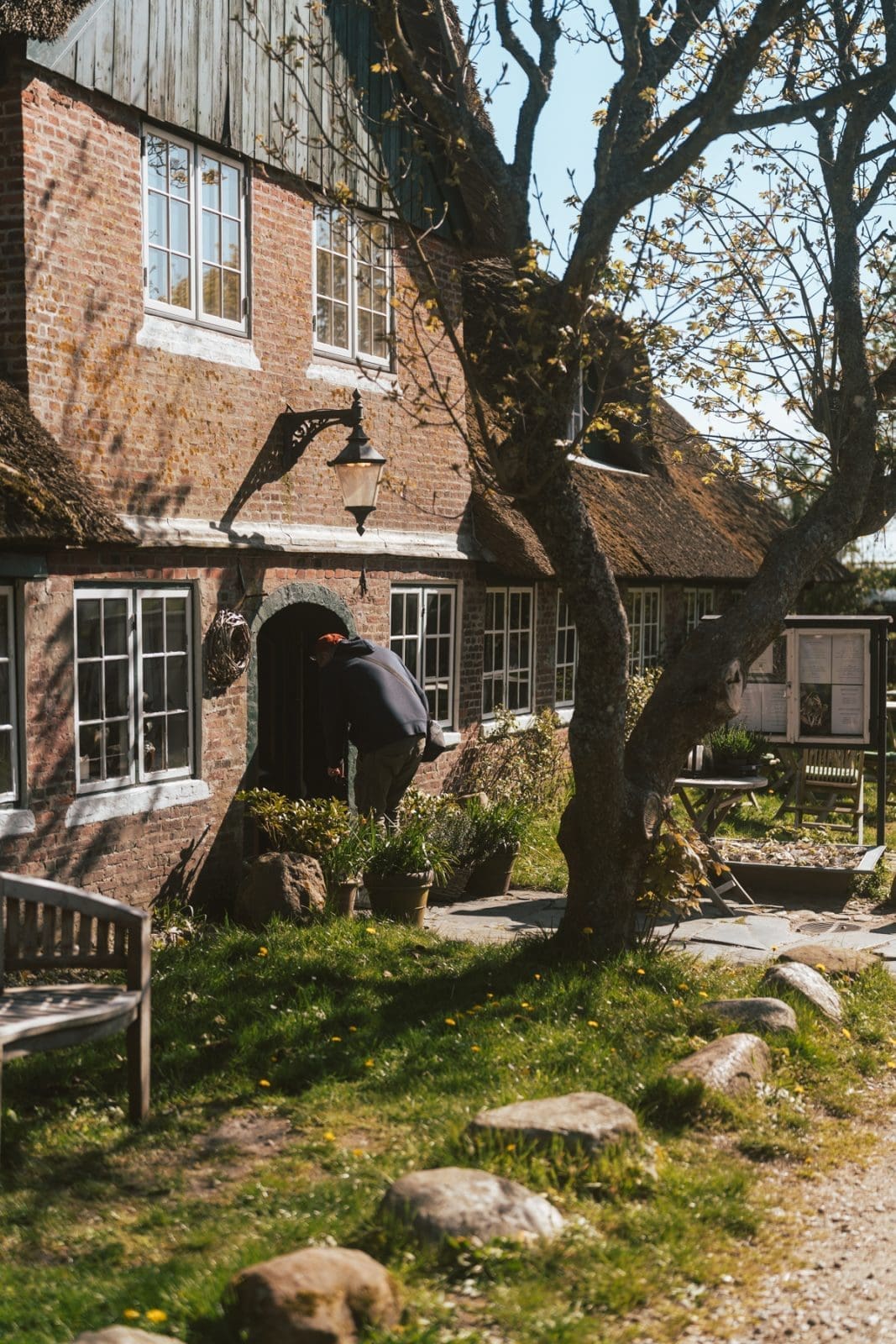 Fano Daenemark 41 | Willkommen zu unserem neuesten Reiseabenteuer in Dänemark! Es ging nach Fanø, einer wunerschönen Insel in der Nordsee vor der Westküste Dänemarks. Maja von moey's Kitchen, Simone von der S-Küche und wir waren sofort gepackt von der tollen Atmosphäre der Insel – eine Mischung aus unberührter Natur, historischen Dörfern und einer tief verwurzelten maritimen Geschichte. Fanø ist ein Ort, an dem die Zeit stillzustehen scheint und die Hektik des Alltags in ganz ganz weite Ferne rückt. UND auf der man ausgezeichnet Schlemmen kann!