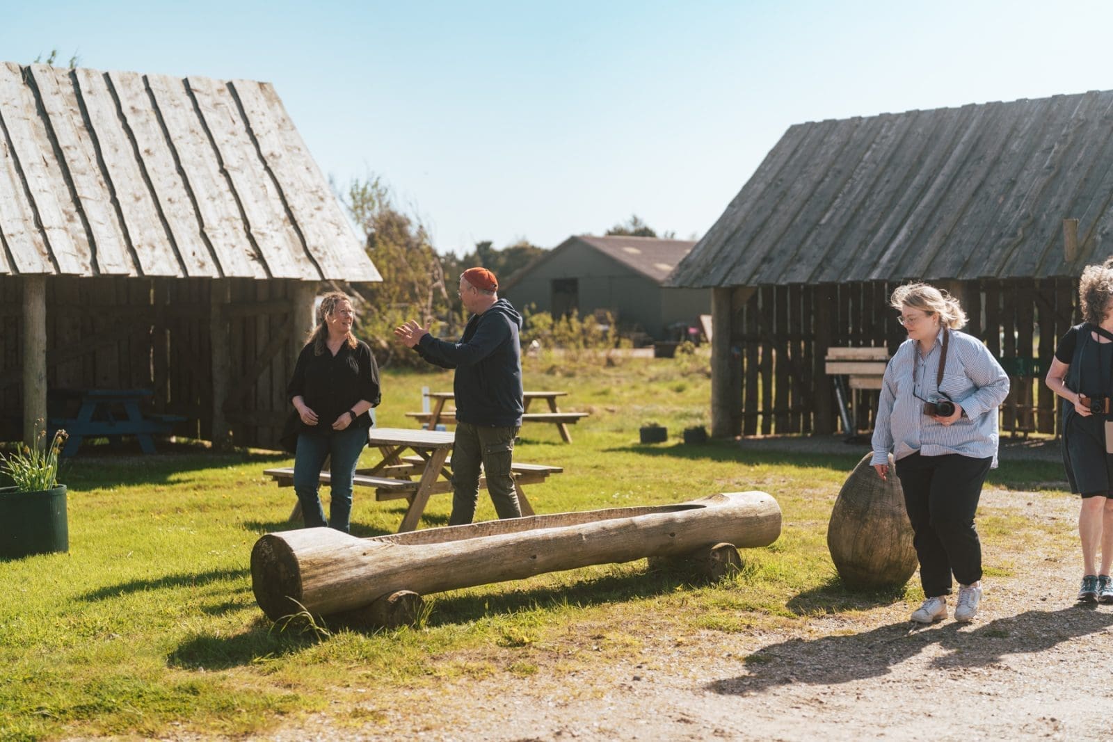 Fano Daenemark 69 | Willkommen zu unserem neuesten Reiseabenteuer in Dänemark! Es ging nach Fanø, einer wunerschönen Insel in der Nordsee vor der Westküste Dänemarks. Maja von moey's Kitchen, Simone von der S-Küche und wir waren sofort gepackt von der tollen Atmosphäre der Insel – eine Mischung aus unberührter Natur, historischen Dörfern und einer tief verwurzelten maritimen Geschichte. Fanø ist ein Ort, an dem die Zeit stillzustehen scheint und die Hektik des Alltags in ganz ganz weite Ferne rückt. UND auf der man ausgezeichnet Schlemmen kann!