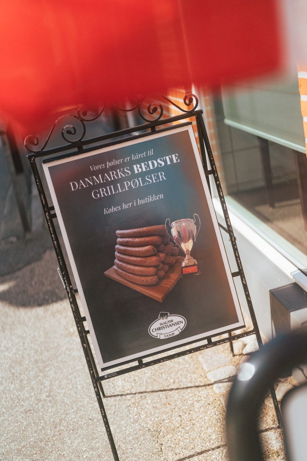 Fano Daenemark 86 | Willkommen zu unserem neuesten Reiseabenteuer in Dänemark! Es ging nach Fanø, einer wunerschönen Insel in der Nordsee vor der Westküste Dänemarks. Maja von moey's Kitchen, Simone von der S-Küche und wir waren sofort gepackt von der tollen Atmosphäre der Insel – eine Mischung aus unberührter Natur, historischen Dörfern und einer tief verwurzelten maritimen Geschichte. Fanø ist ein Ort, an dem die Zeit stillzustehen scheint und die Hektik des Alltags in ganz ganz weite Ferne rückt. UND auf der man ausgezeichnet Schlemmen kann!