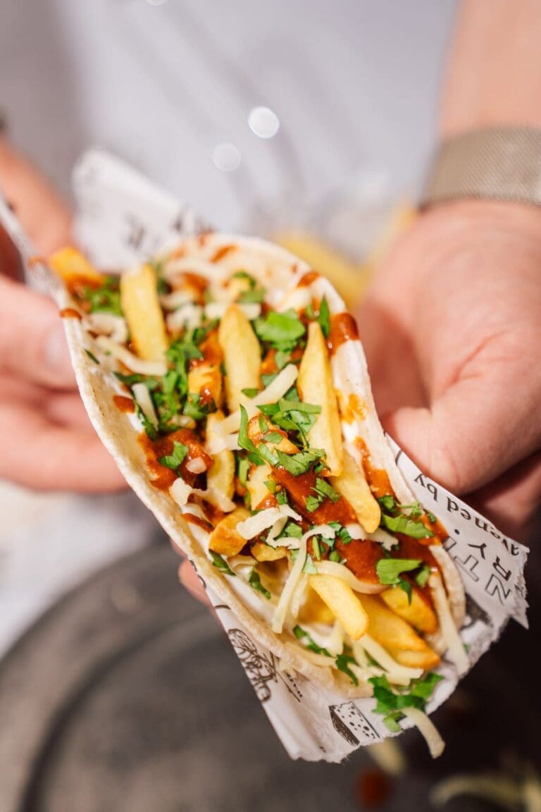 Rezept für Taco-Poutine. Ein Mix von 2 Gerichten. Mexikanische Tacos und die kanadische Poutine. Und müssen sagen, es ist der absolute Knaller!