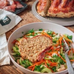 Sauerkraut Guglhupf im Speckmantel 10 Rezept für Sauerkraut Guglhupf im Speckmantel. Ein herzhafter Kuchen im rauchigen Kleid. Einfach Fantastisch!