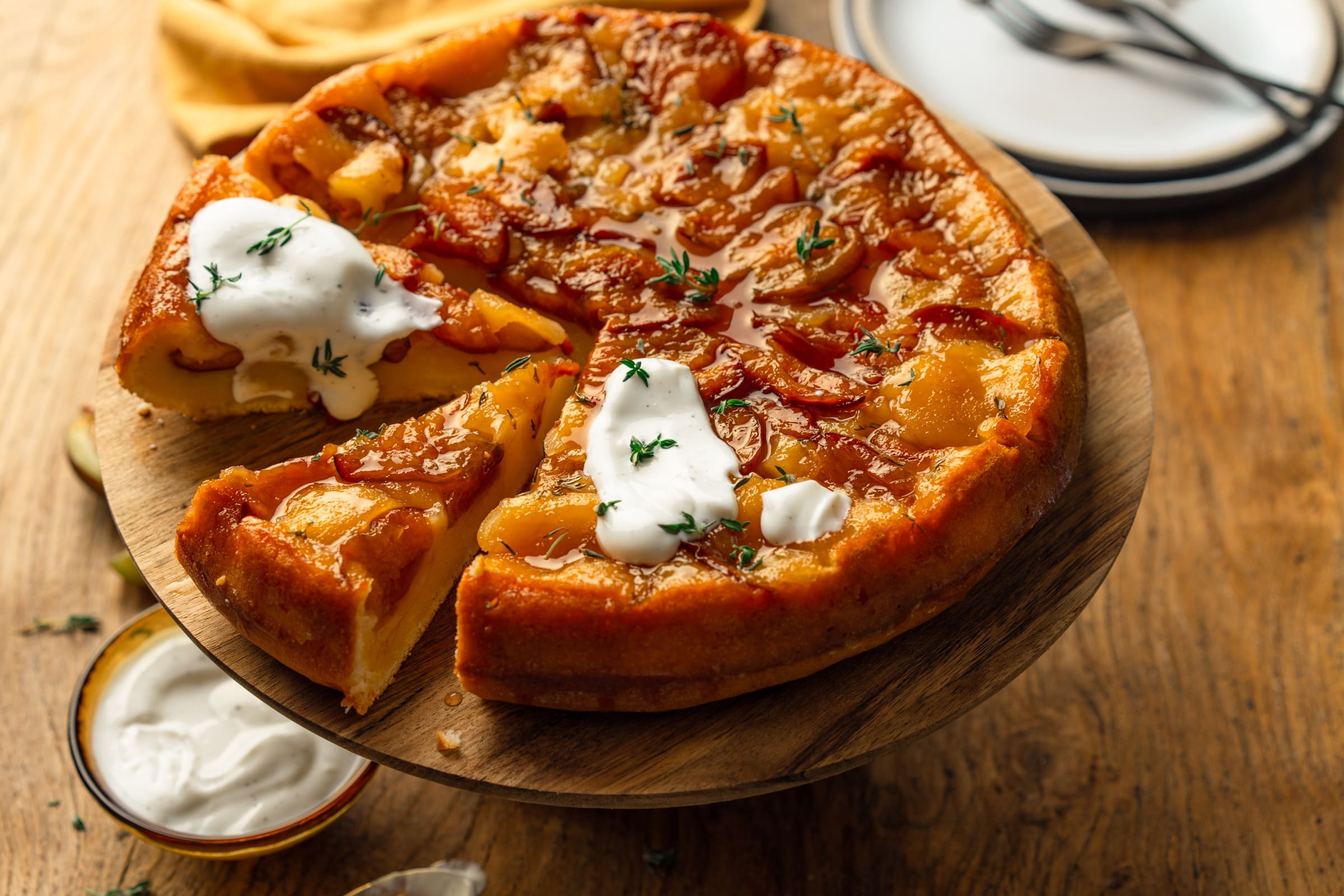Rezept für Upside-Down Pflaumenkuchen. Unseren Kuchen haben wir der Tarte Tatin abgeschaut, die eigentlich mit Äpfeln gebacken wird. Lecker!